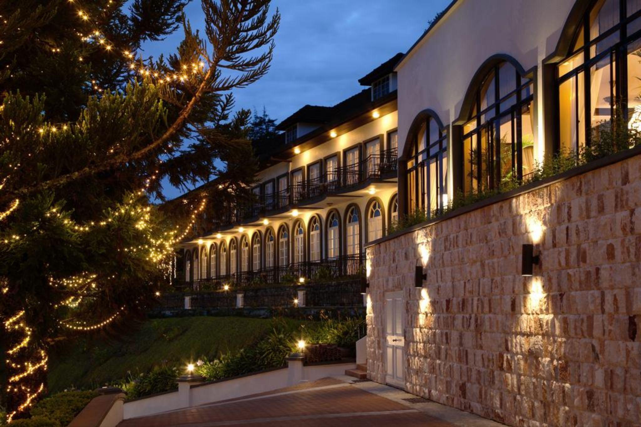 Cameron Highlands Resort - Small Luxury Hotels Of The World ภายนอก รูปภาพ The hotel at night