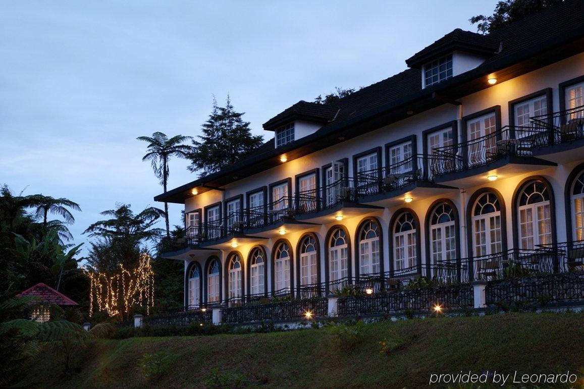 Cameron Highlands Resort - Small Luxury Hotels Of The World ภายนอก รูปภาพ The hotel at night