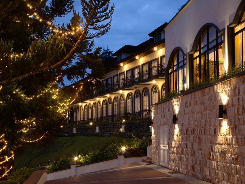 Cameron Highlands Resort - Small Luxury Hotels Of The World ภายนอก รูปภาพ The hotel at night